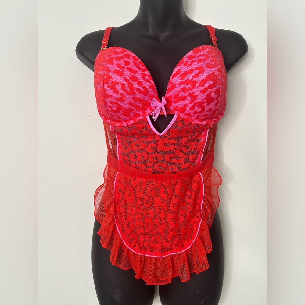 💕 ❤️Victoria’s Secret nighty size 36D red and pink thong. So adorable!! 🥰